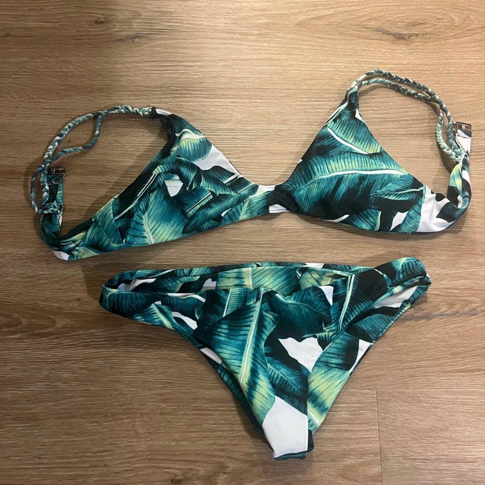 Palm leaf bikini. Top and bottoms